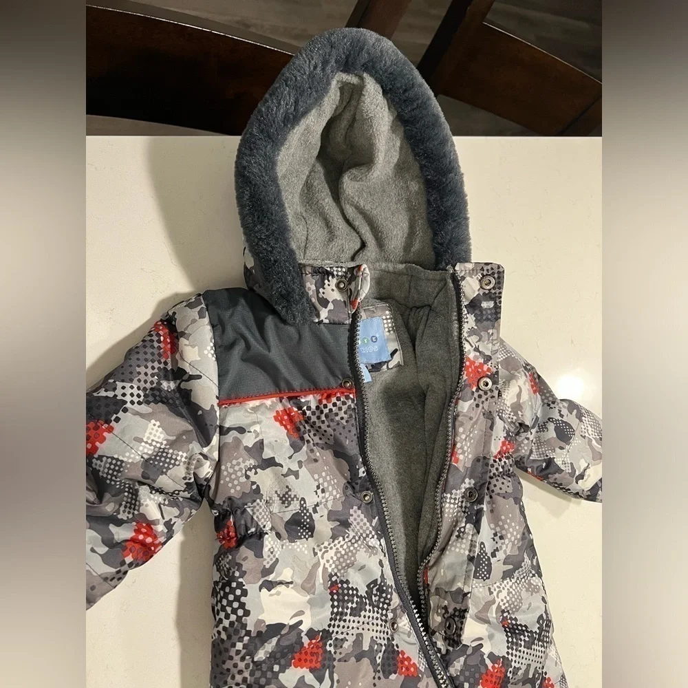 Wippette Hooded Snowsuit, Size Boys 6-9M Color (Camo) Gray